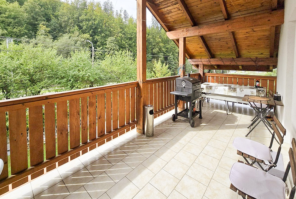 imponujący taras przy ekskluzywnym domu na sprzedaż Wisła