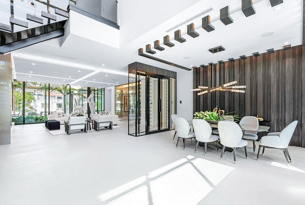 przestronne wnętrze luksusowej willi na sprzedaż Florida Stany Zjednoczone Ameryki