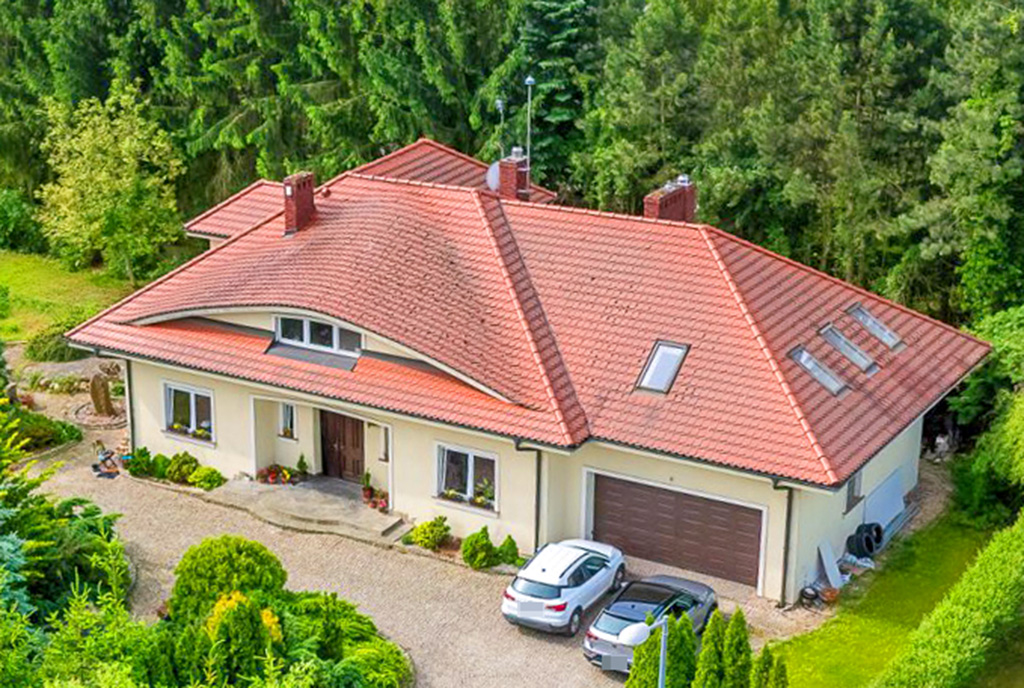 widok z lotu ptaka na ekskluzywną willę do sprzedaży Poznań (okolice)
