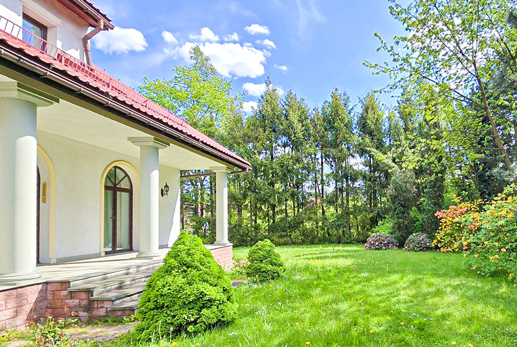 przepiękny taras i zadbana działka wokół ekskluzywnej willi na sprzedaż Bielsko-Biała (okolice)