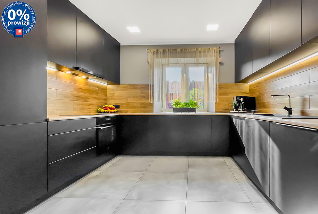 kuchnia w czerni w ekskluzywnym apartamencie na sprzedaż Katowice okolice
