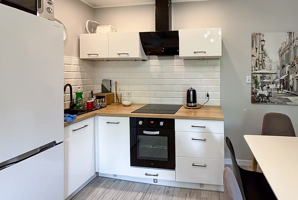 zbliżenie na kuchnię w luksusowym apartamencie na sprzedaż Kołobrzeg