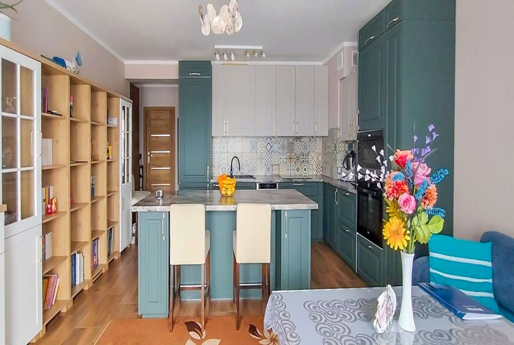 jadalnia oraz kuchnia w luksusowym apartamencie na sprzedaż Legnica okolice