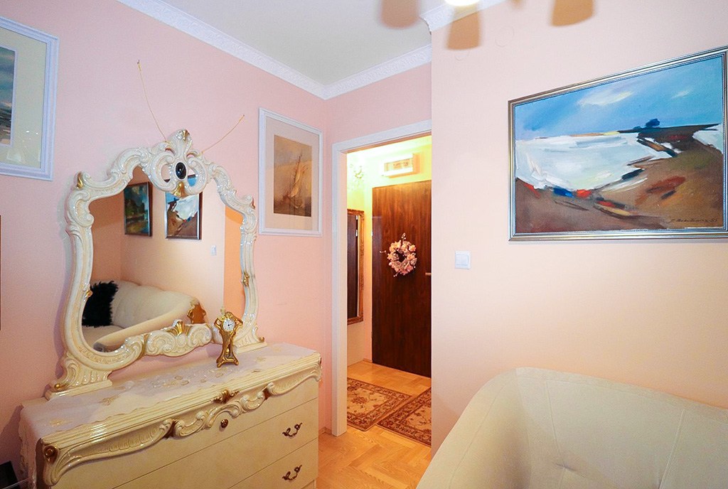 widok na korytarz w ekskluzywnym apartamencie na sprzedaż Lublin (okolice)