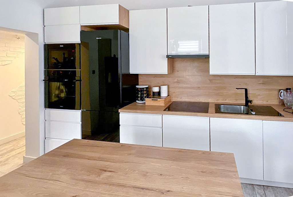 zaprojektowana nowocześnie kuchnai w luksusowym apartamencie na sprzedaż Wałbrzych (okolice)