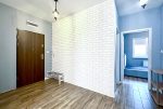 przemyślany korytarz w ekskluzywnym apartamencie na sprzedaż Wrocław (okolice)