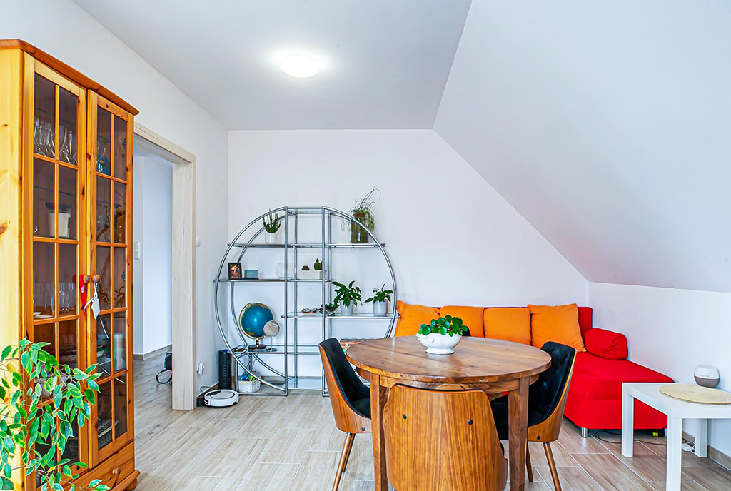 jasny salon w ekskluzywnym apartamencie do wynajęcia Bolesławiec (okolice)