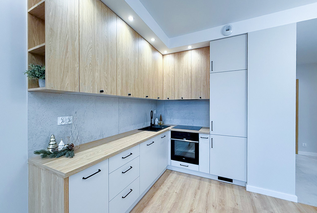 zbliżenie na kuchnię w luksusowym apartamencie do wynajmu Mazury