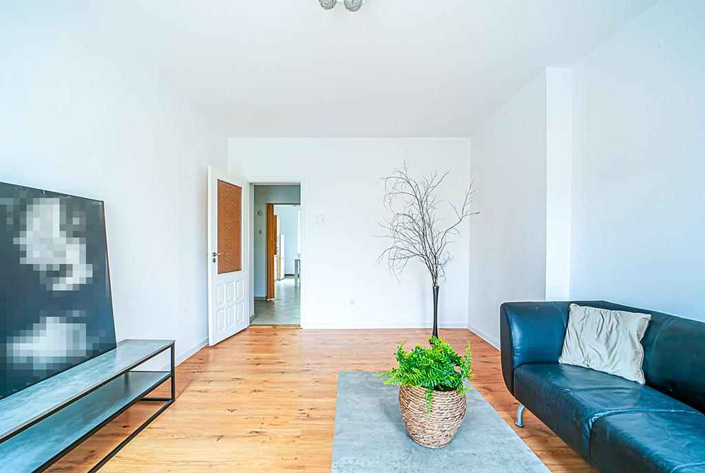 druga strona salonu w luksusowym apartamencie do wynajmu Bolesławiec