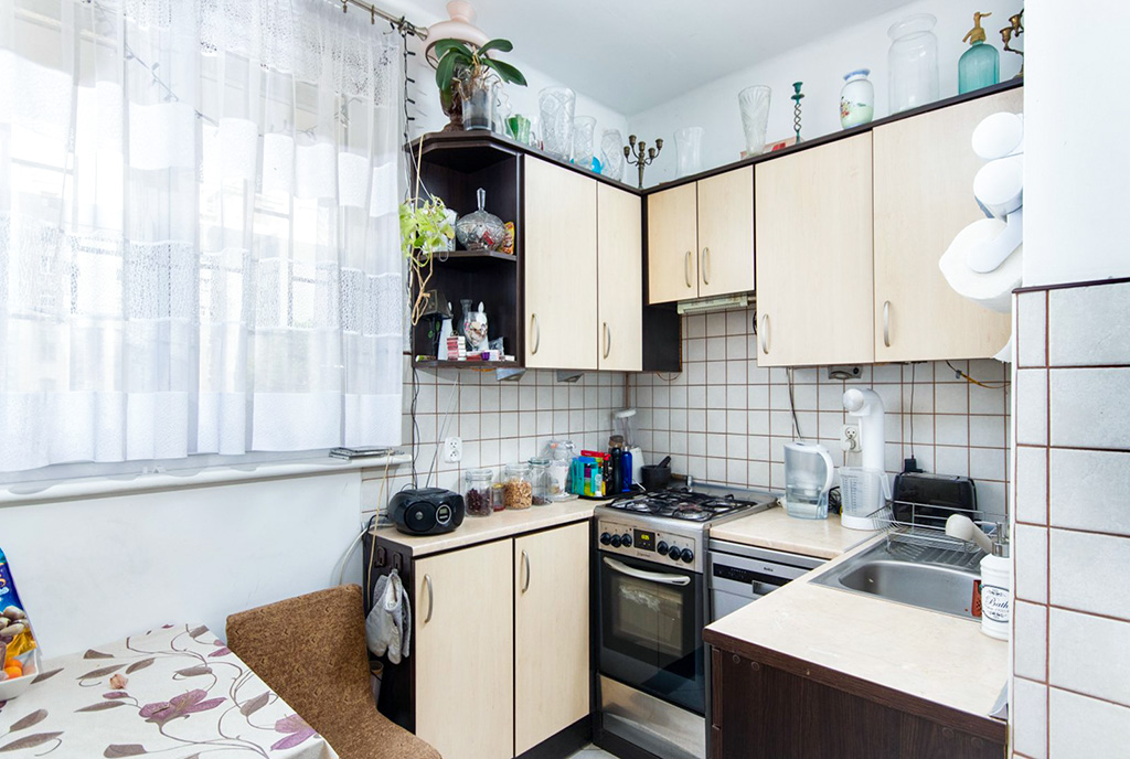 zdjęcoie prezentuje kuchnię w luksusowym apartamencie na sprzedaż Szczecin