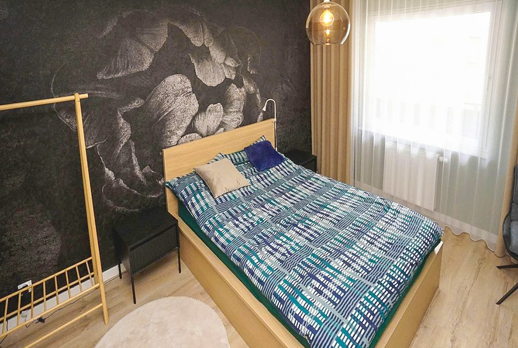 widok z góry na sypialnię w ekskluzywnym apartamencie na wynajem Konin