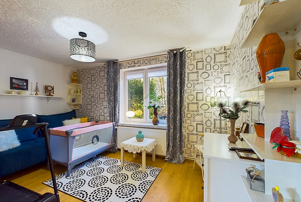 jeden z pokoi w ekskluzywnym domu na sprzedaż Bydgoszcz (okolice)