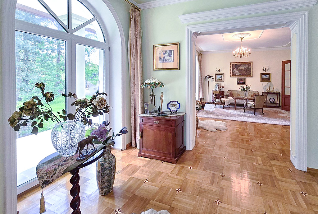 fragment korytarza w luksusowej willi na sprzedaż Bielsko-Biała okolice