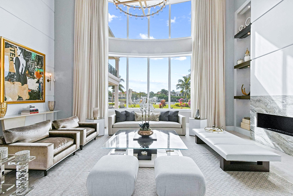 fragment pokoju dziennego w ekskluzywnej willi na sprzedaż Florida Stany Zjednoczone Ameryki