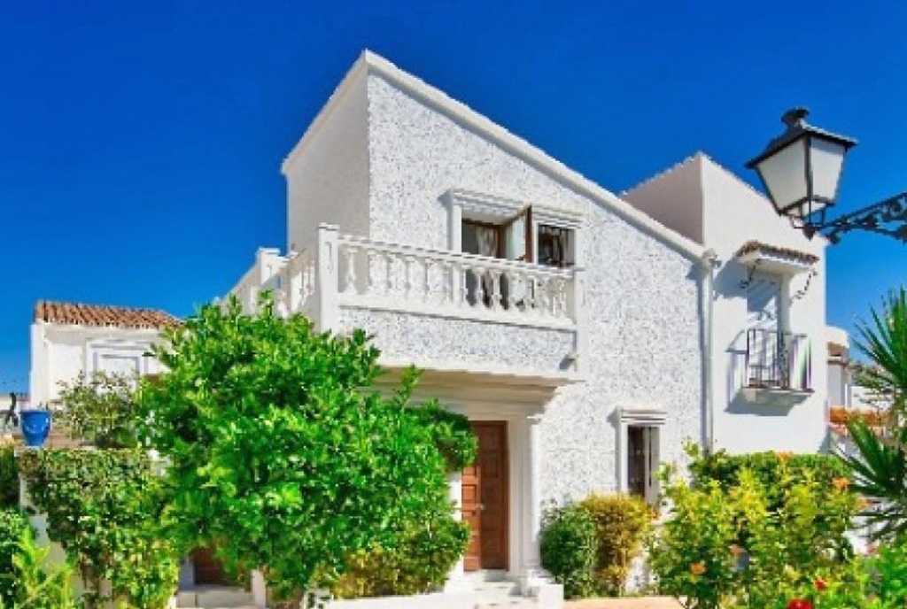 okazała bryła ekskluzywnej willi do sprzedaży Hiszpania Estepona