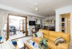 elegancki salon w luksusowej willi na sprzedaż Hiszpania Estepona