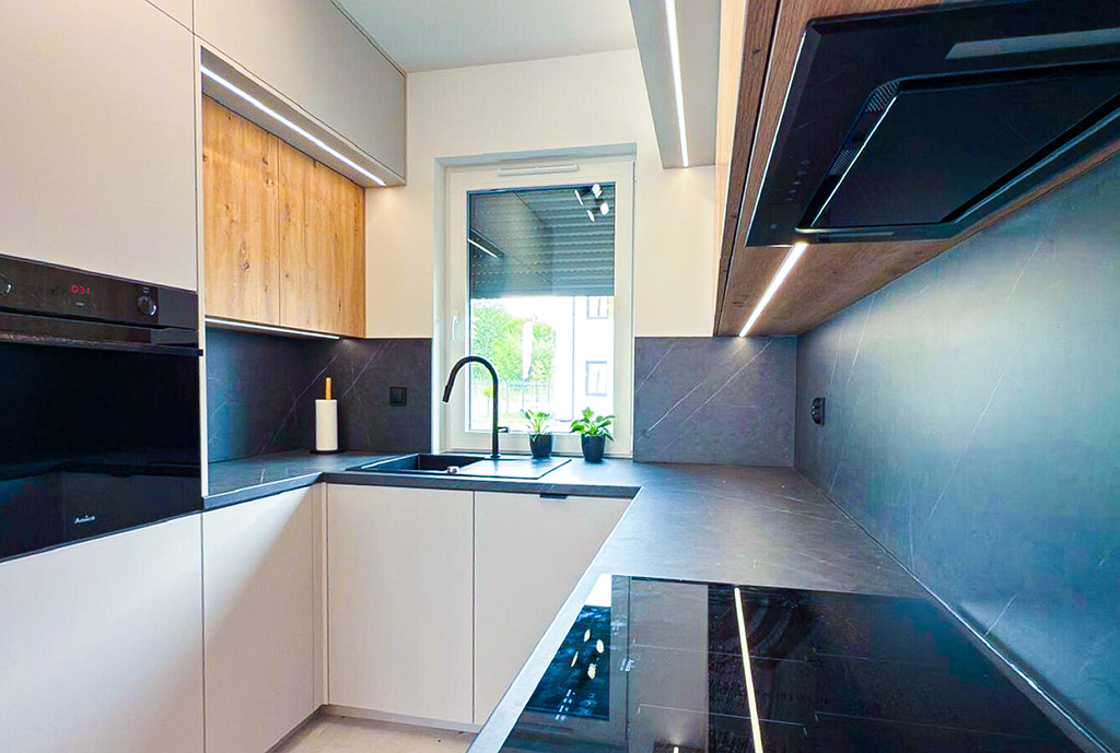 fragment kuchni w luksusowej willi na sprzedaż Opole okolice