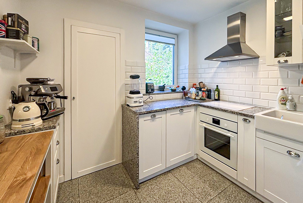 fragment kuchni w luksusowej willi do wynajmu Szczecin