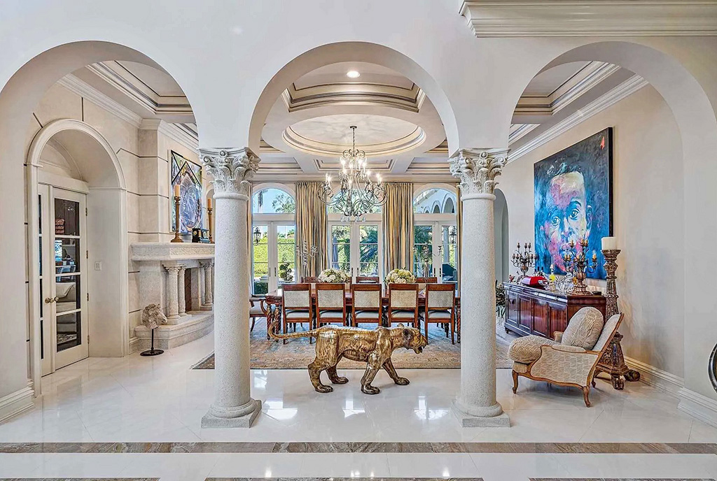 jedno z pomieszczeń na terenie ekskluzywnej willi na sprzedaż Florida Stany Zjednoczone Ameryki