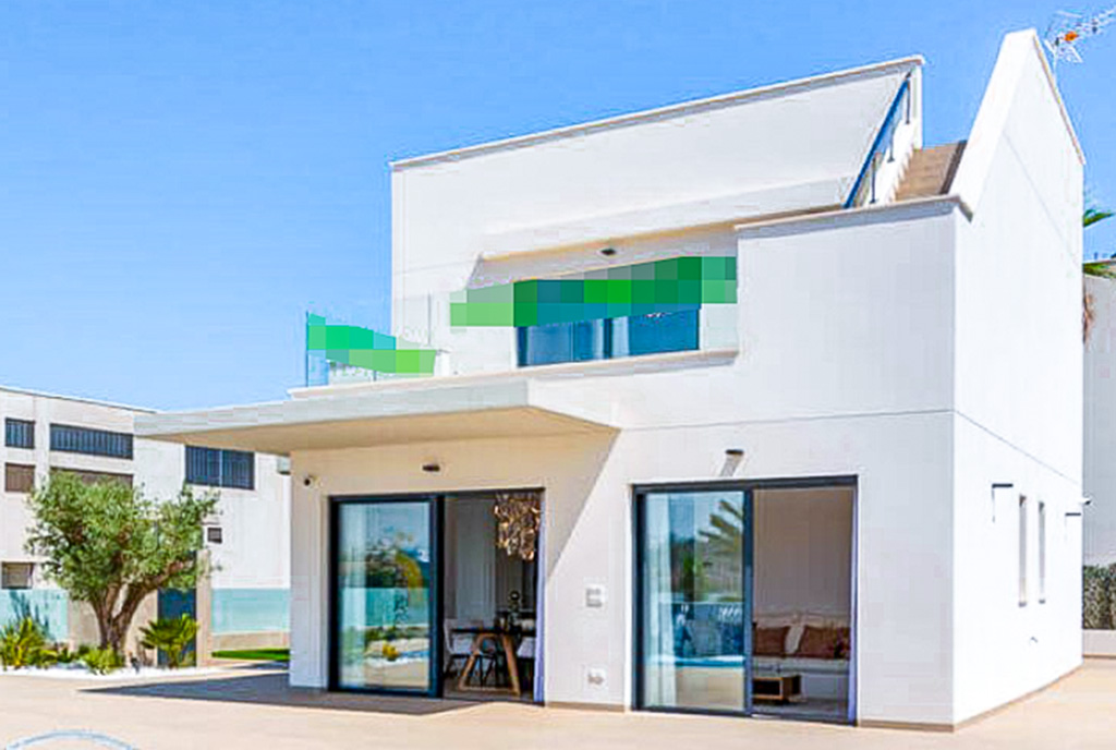 widok od strony basenu na ekskluzywną willę do sprzedaży Hiszpania (Dehesa de Campoamor)