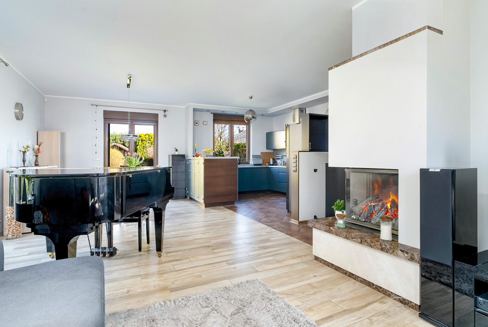 wytorny salon w ekskluzywnej willi do sprzedaży Poznań (okolice)