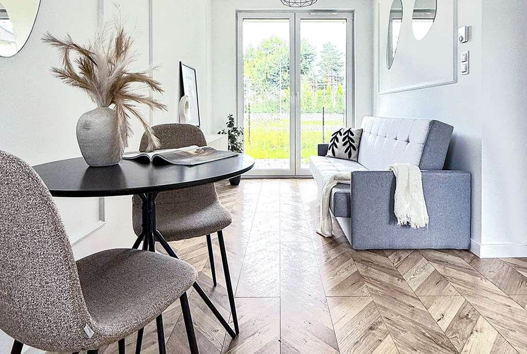 elegancki pokój gościnny w ekskluzywnym apartamencie do sprzedaży Gdynia (okolice)