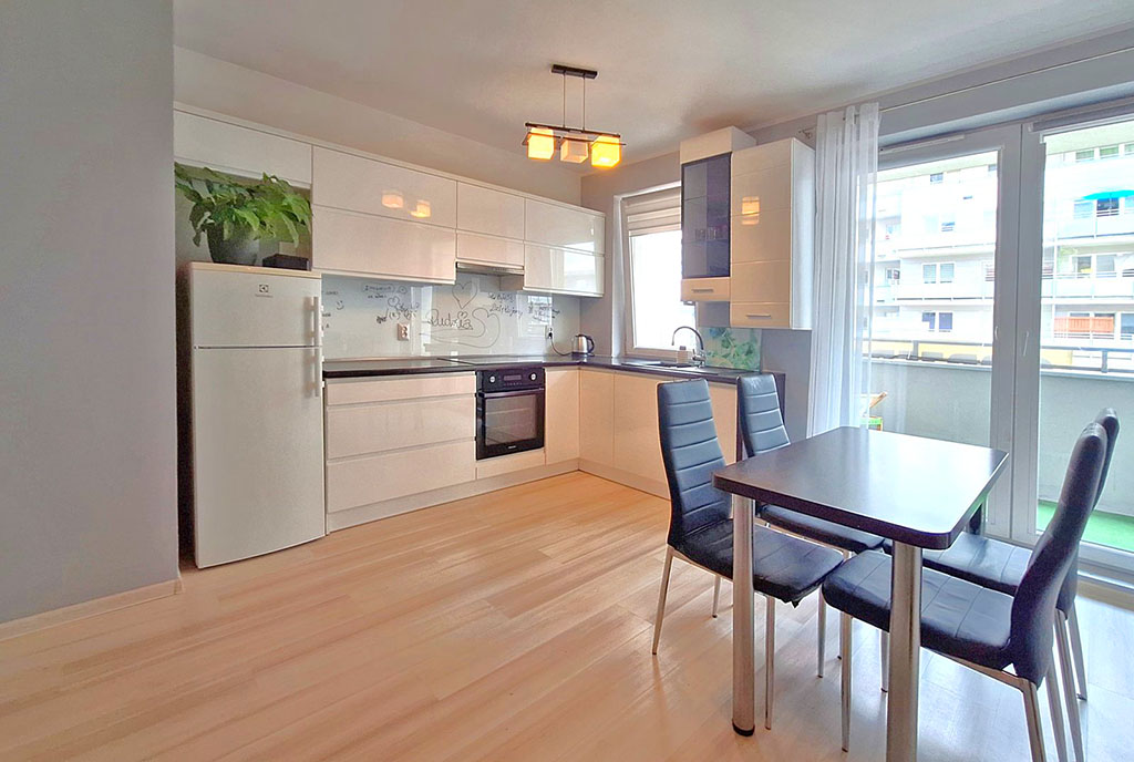 imponująca kuchnia w luksusowym apartamencie na sprzedaż Gdynia (okolice)