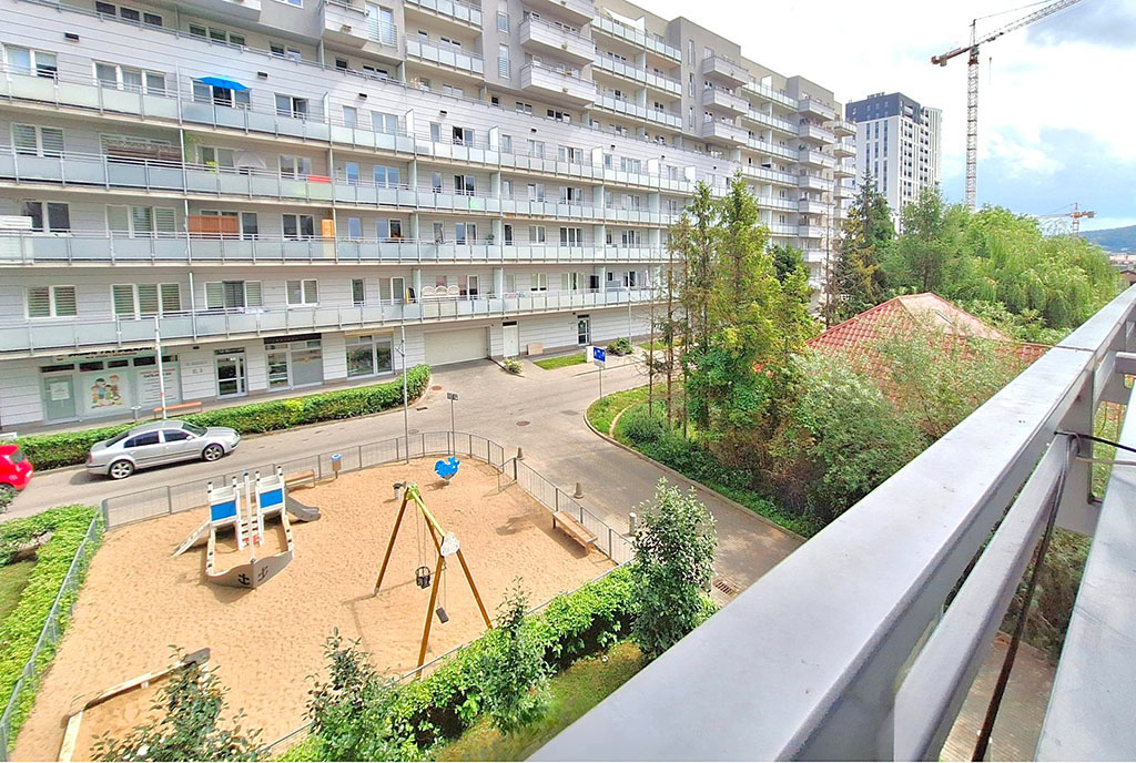 atrakcyjna okolica, gdzie znajduje się oferowany do sprzedaży luksusowy apartament Gdynia (okolice)