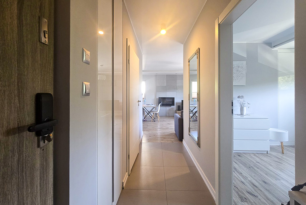 praktyczny przedpokój w ekskluzywnym apartamencie na sprzedaż Wisła