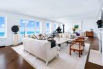 słoneczne wnętrze ekskluzywnego apartamentu do sprzedaży Chicago Stany Zjednoczone Ameryki