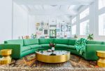 okazały salon w ekskluzywnym apartamencie do sprzedaży Chicago Stany Zjednoczone Ameryki