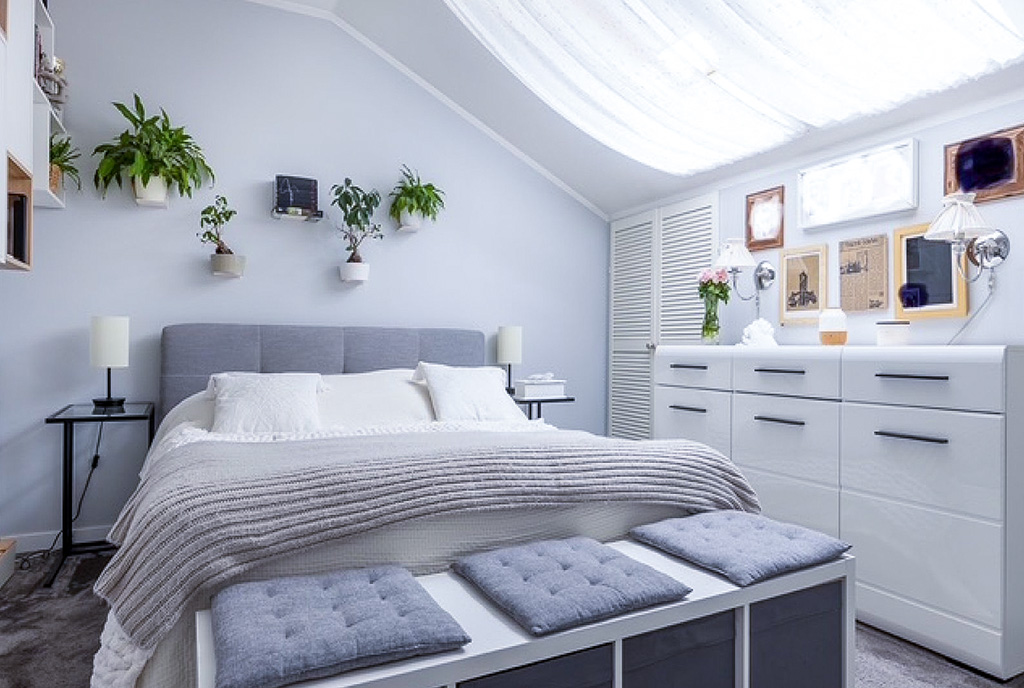 fragment sypialni w ekskluzywnym apartamencie na sprzedaż Gdynia (okolice)