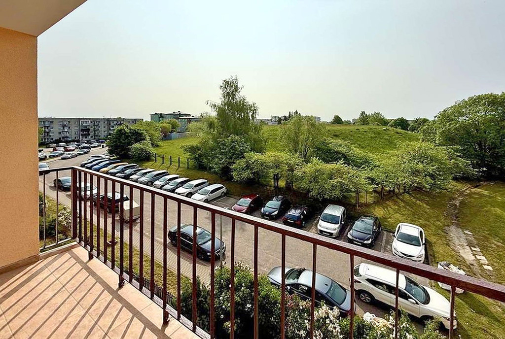 słoneczny balkon przy luksusowym apartamencie na sprzedaż Gdynia