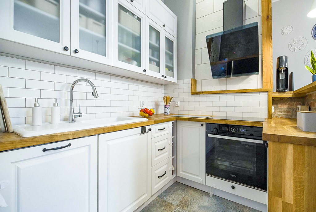 fragment kuchni w ekskluzywnym apartamencie na sprzedaż Katowice (okolice)