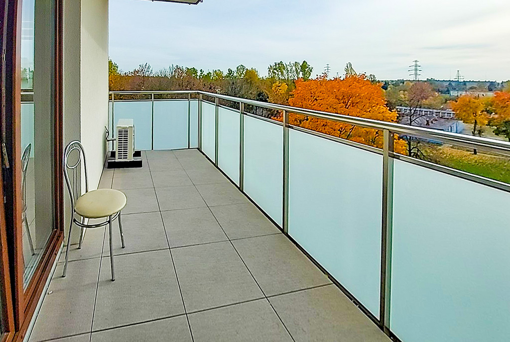 widokwy balkon przy luksusowym apartamencie do wynajmu Piotrków Trybunalski