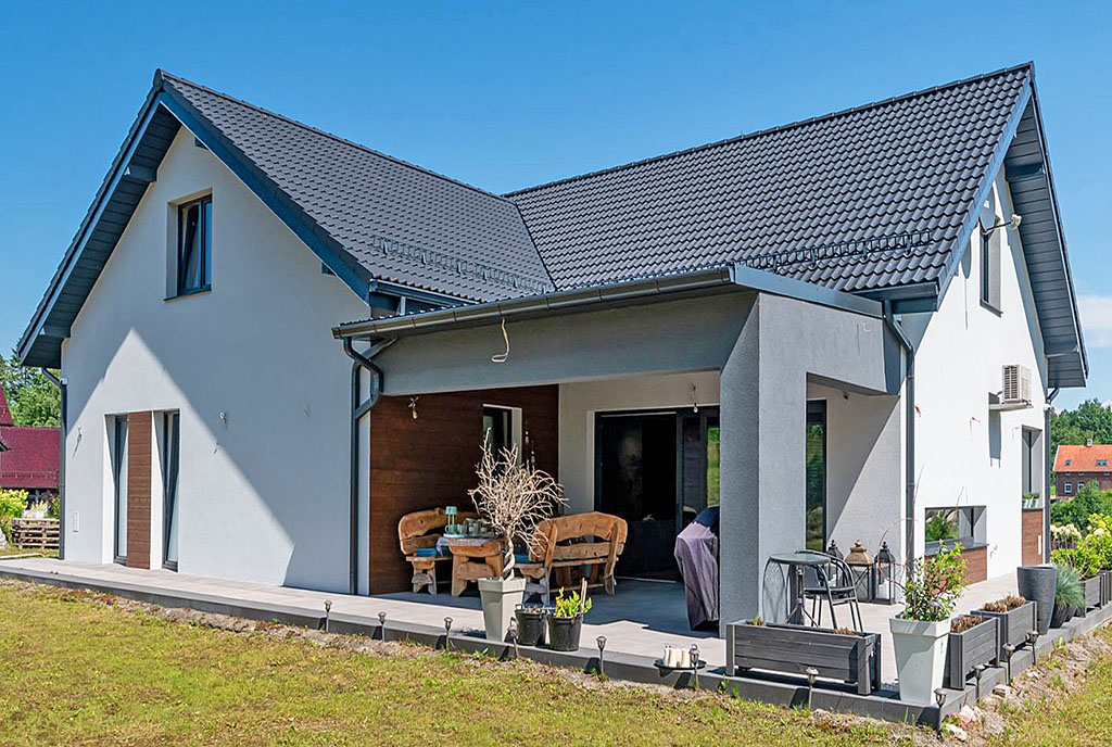 tylna elewacja ekskluzywnej willi na sprzedaż Elbląg okolice