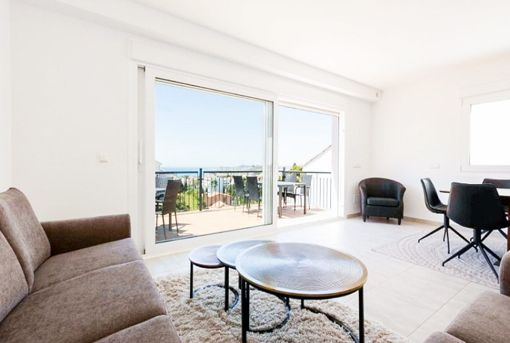 słoneczny salon w ekskluzywnej willi do sprzedaży Hiszpania Fuengirola