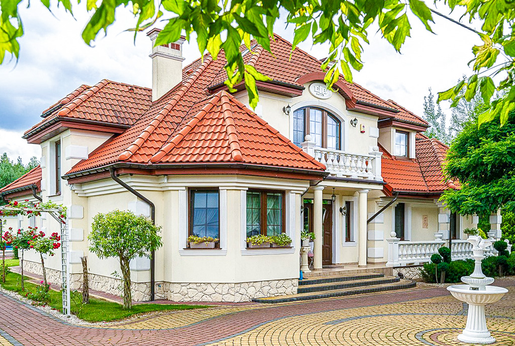 reprezentacyjne wejście do ekskluzywnej willi do sprzedaży Warszawa okolice