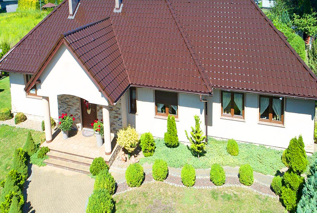 widok z lotu ptaka na ekskluzywną willę do sprzedaży Wrocław (okolice)