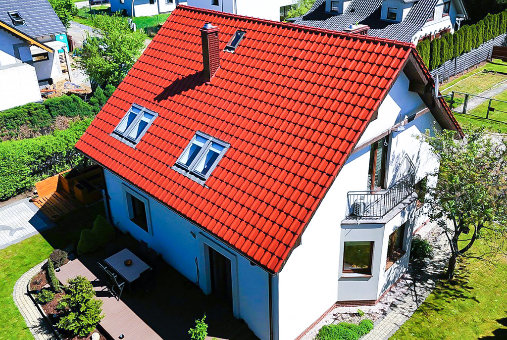 widok z lotu ptaka na ekskluzywną willę do sprzedaży Wrocław (okolice)