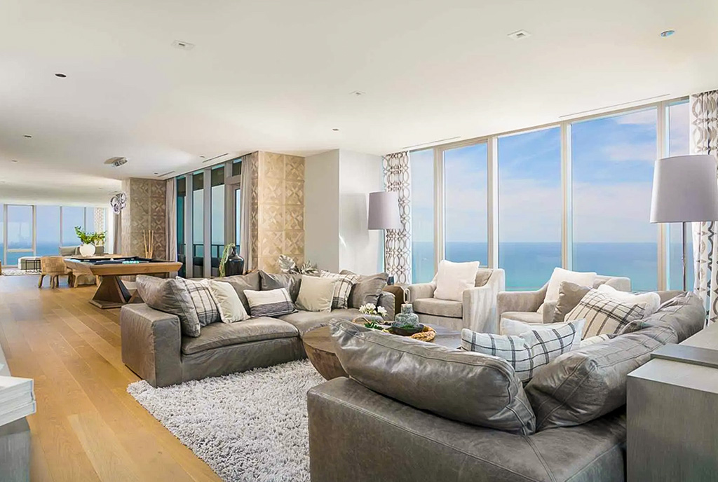 prestiżowy salon w ekskluzywnym apartamencie do sprzedaży Chicago Stany Zjednoczone Ameryki