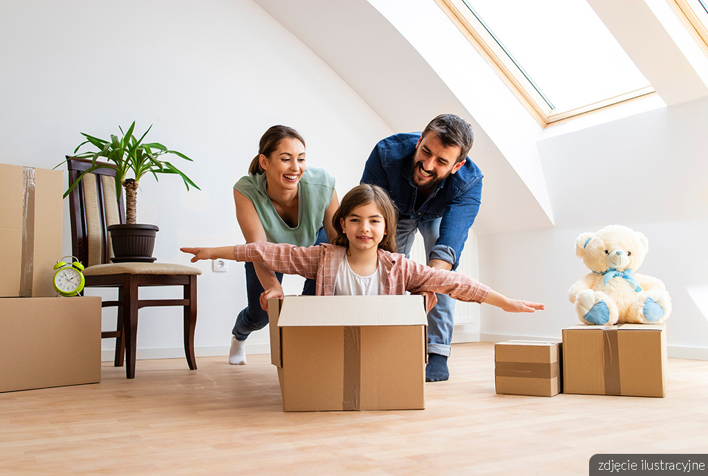 rodzina we wnętrzu ekskluzywnego apartamentu na sprzedaż Lublin