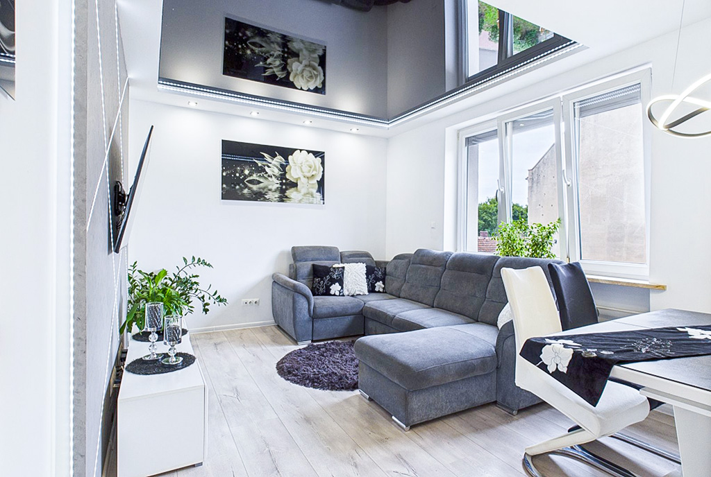 imponujący salon w ekskluzywnym apartamencie do sprzedaży Zielona Góra (okolice)