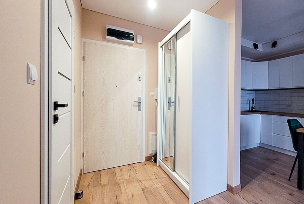 funkcjonalny korytarz w ekskluzywnym apartamencie na wynajem Kwidzyn