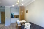 zdjęcie prezentuje aneks kuchenny w luksusowym apartamencie do wynajmu Słupsk