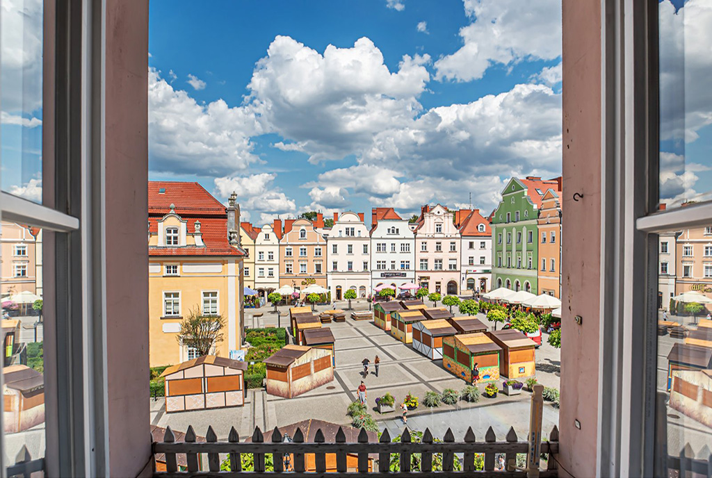 widok z okien ekskluzywnego apartamentu na sprzedaż Bolesławiec