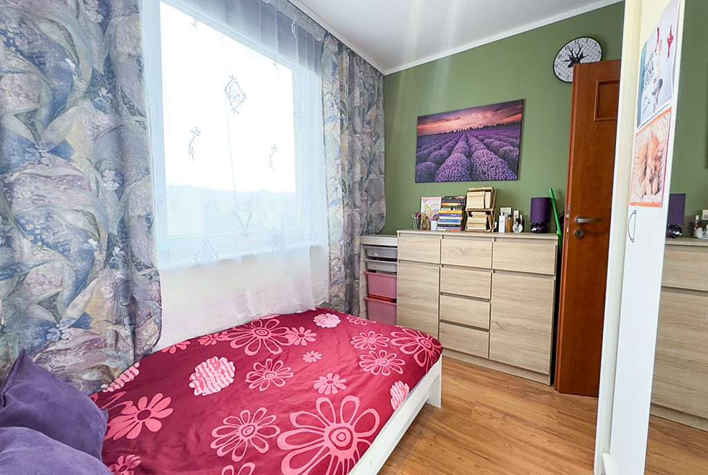 jeden z pokoi w ekskluzywnym apartamencie na sprzedaż Gdynia okolice