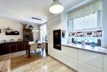 imponujący aneks kuchenny w luksusowym apartamencie na sprzedaż Wrocław okolice