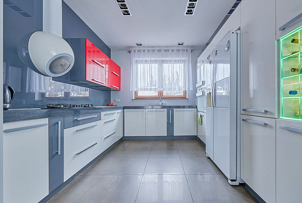 fragment kuchni w luksusowej willi na sprzedaż Kielce