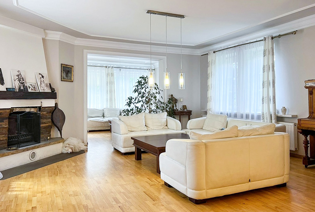 dystyngowany salon w luksusowej willi na sprzedaż Kraków okolice